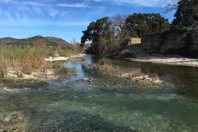 Image de Spring Break fun on the crystal clear Nueces river.
