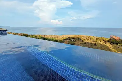 Image de Stunning Oceanfront 5 Bed House with Infinity Pool