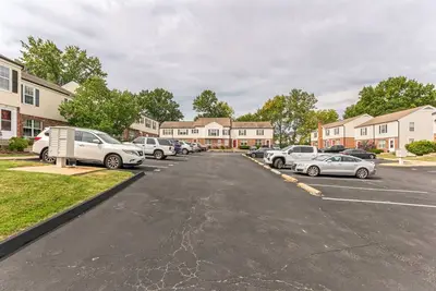 Image de Deluxe renovated condo conveniently located. 30 Day Mininum
