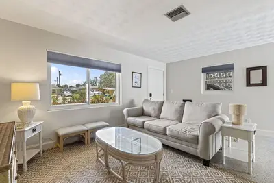 Image de Coastal Cottage 8 min Drive to Downtown & Beaches! Pet Friendly