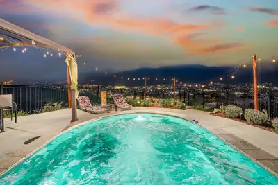 Image de Luxurious Estate w/ Heated Pool & Spectacular Views