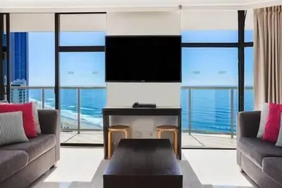 Image de 2 Bedroom 2 Bathroom 32nd Floor Beach Views Large Wrap Around Balcony