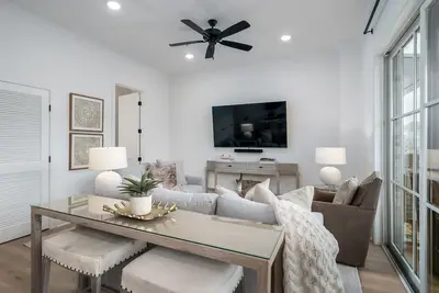 Image de Highend Stadium View Home, Pool & Game Room Garage