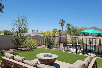 Kachina Desert Oasis! Beautiful backyard with views!