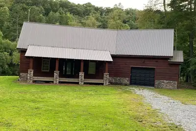 Image de Blue Ridge Cabin within 40 feet of the Toccoa River and Trout Fishing