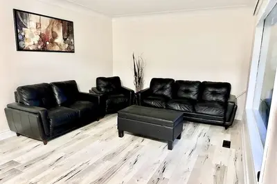 Image de 3 bedroom 2 full washroom house near Fairview Park Mall