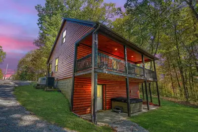 Image de Oak Ridge Preserve- Newly-remodeled Hocking Hills retreat surrounded by a protected nature preserve!