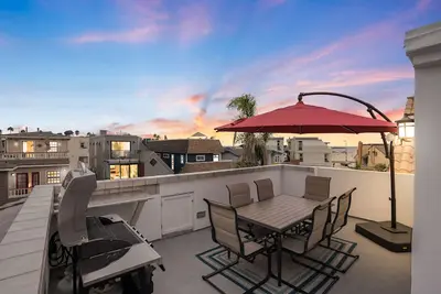Image de Ocean View Perfection - Parking, W/D, Pet Friendly & Steps to Sand