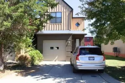 Image de Athens city townhouse, 2 King masters, 2. 5 baths