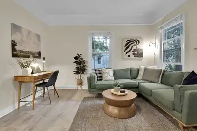 Image de Urban Woodland Home Nestled in Greenville