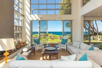Image de 8 on Coast - Overlooking the turquoise waters of Boomerang Beach