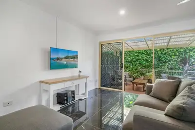 Image de 2 bedroom 2 bathroom apartment 2 minute walk to Main Beach