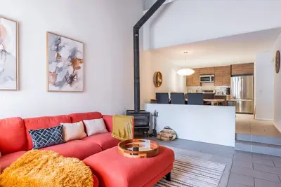 Image de Newly renovated, spacious and modern 3-story townhome in Mammoth Lakes