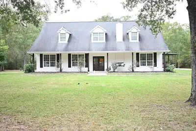 Image de Modern Farmhouse in Wallisville!