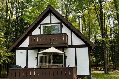 Image de Relax at the Cozy Cabin, just a 5-min drive to it all