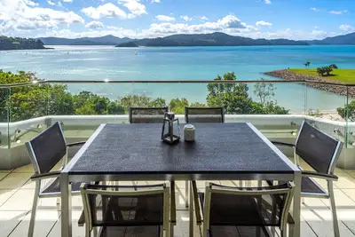 Image de Frangipani 212 is a 2 bedroom, 2 bathroom, open plan, beach front apa