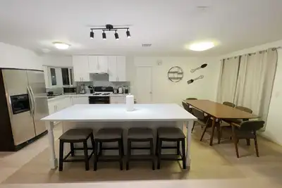 Image de Cozy 4br 2 Bath with Garage parking