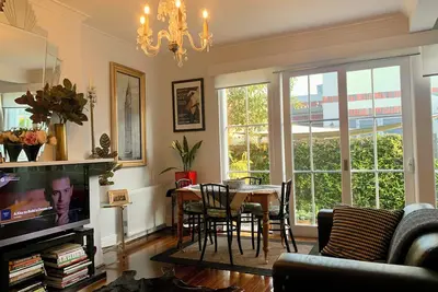 Image de Little Charmer Sth Yarra, parking permit, delightful, lux kitchen and bathroom