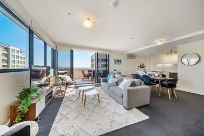 Image de Glenelg Seaview Penthouse: Perfect for your next getaway! !
