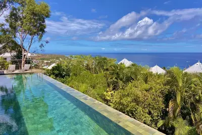 Image de *Villa Sunshine* - piscine et vue océan