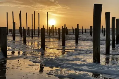 Image de 5 Minuten Van Het Strand! Familiehuisje Met Terras Op 5 Sterrencamping
