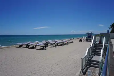 Image de Oceanfront Penthouse Condo