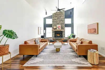 Image de 4 King Suites w/ Hot Tub, Fire Pit, Ping Pong, Arcade, Hi Speed Internet