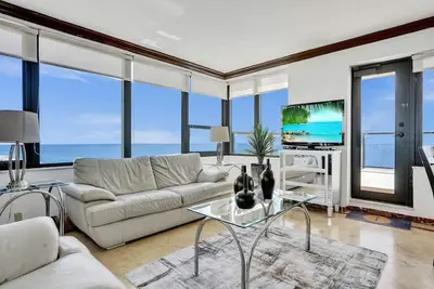 Image de Huge Terrace Oceanfront Condo/ Beach Service/ 1502