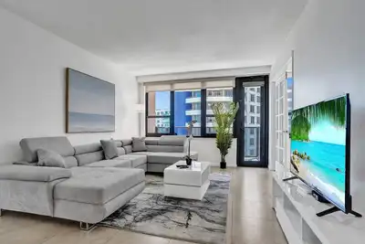 Image de Cozy 2 Bedroom Ocean View / Beach Service / 707