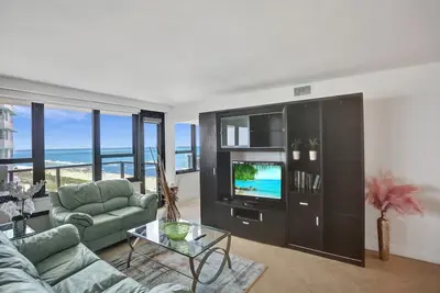 Image de Modern Ocean View Condo / Beach Service / 1206