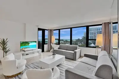 Image de Resort beach condo w beach service /601