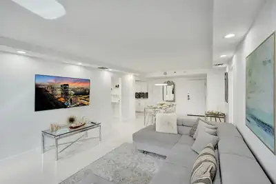 Image de Amazing Ocean View Condo / Beach Service / 1111