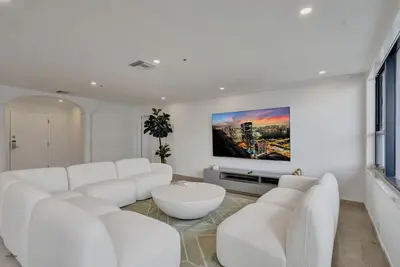 Image de Ocean View 2bd  Penthouse  / Beach Service / Ph-6