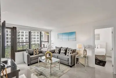 Image de Spacious Ocean View Condo / Beach Service / 509