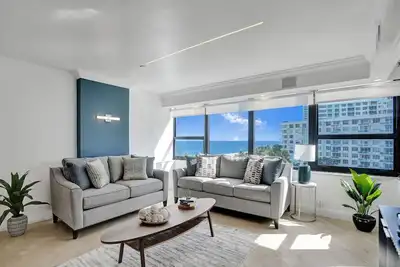 Image de Spacious Ocean View Condo / Beach Service / 803