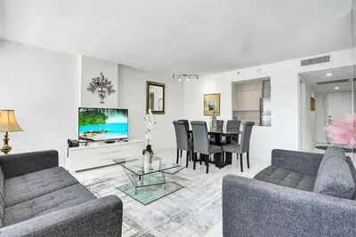 Image de Lovely Ocean View Condo / Beach Service / 704
