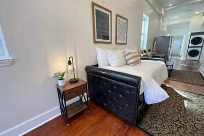 Image de Natural Beautiful Home -15 Mins to French Quarter!