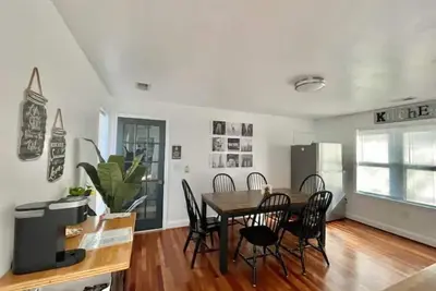 Image de New, Modern, 3 bed/3 bath Apt\n