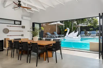 Image de Family-Friendly Luxury 5 Bedroom Home | Pool and Gym