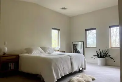 Image de Modern Secluded Home w/fire place on 20 acres