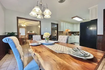 Image de Cozy Family Home with King Suite