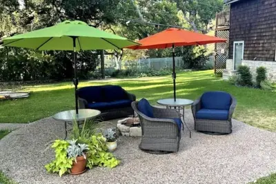 Image de Cozy bungalow across Tcu soccer field. Available the month of July.