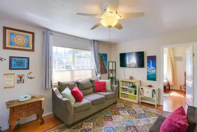 Image de Fenced Yard & Grill: Orville Cottage Near Trails!