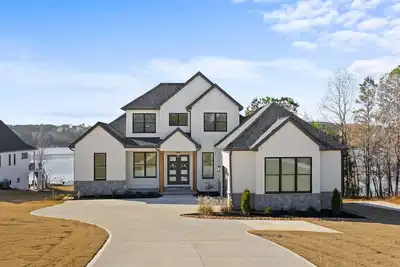 Image de 5-bedroom vacation home directly on Lake Keowee