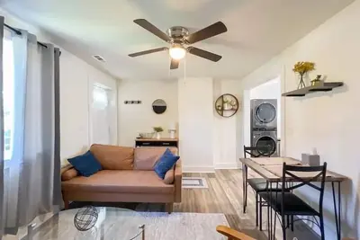 Image de 2br Cedar Lane Road Retreat at Swamp Rabbit Trail!