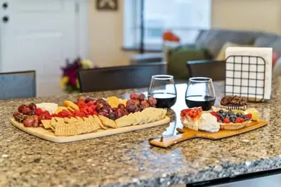 Image de The Irving Park Hideaway – Prime Location w/ Patio & Parking!