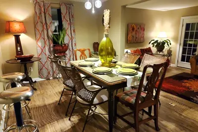 Image de Beautiful spacious and cozy townhome. . . your home away from home! Close to Ncsu!
