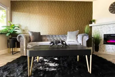 Image de Modern Luxe Oasis In Heart Of Sacramento\n