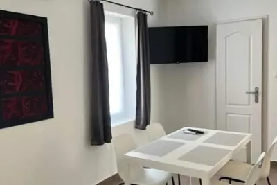 Image de Apartment with Terrace\n