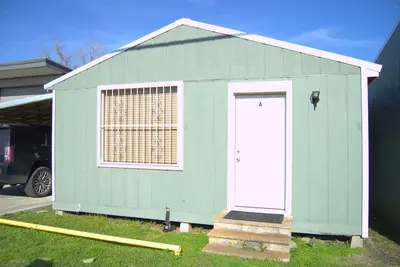 Image de Cozy, centrally located, 1-bedroom house in Houma! On the Bayouside